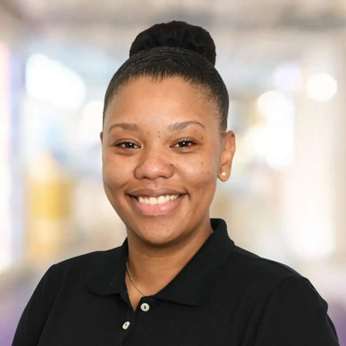 Elisabeth Dubois headshot