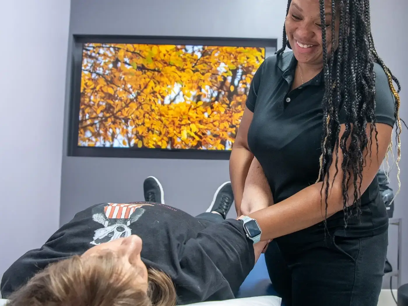 Lady receiving Rotator cuff tear treatment